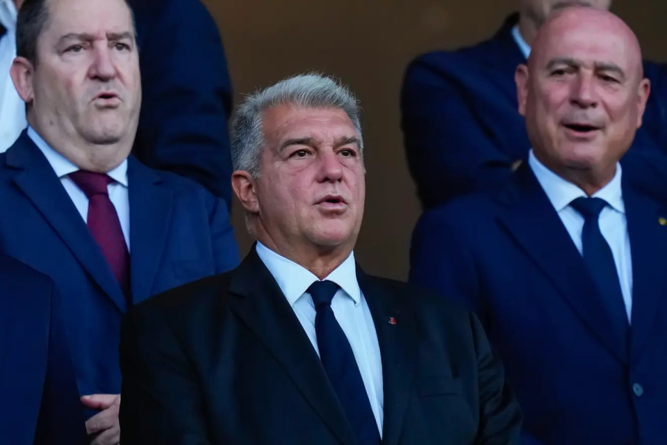 实际推动的, 斯的傀儡